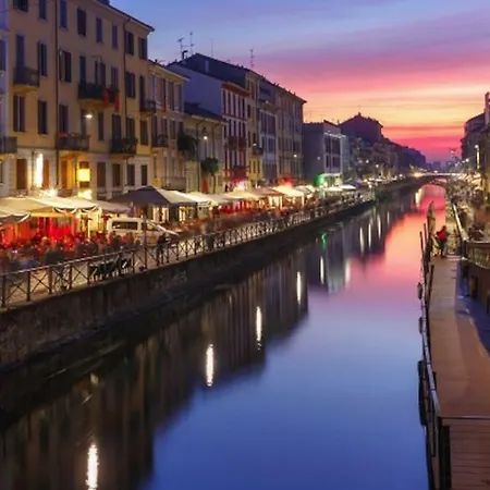 Lovely - Brand New Stylish In Navigli Area شقة *