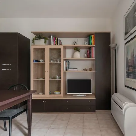 Urban District - Isola Torelli 1br Апартаменты