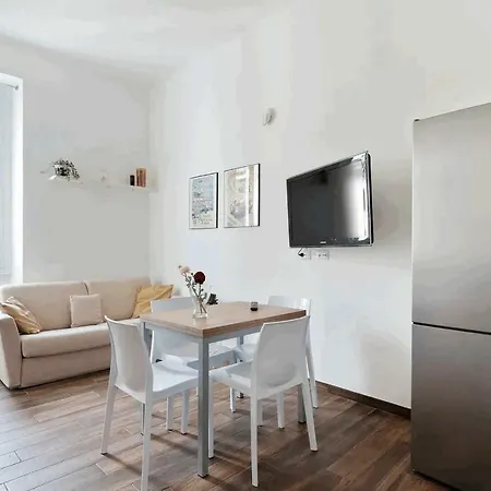 Guesthost - Isola View Renovated