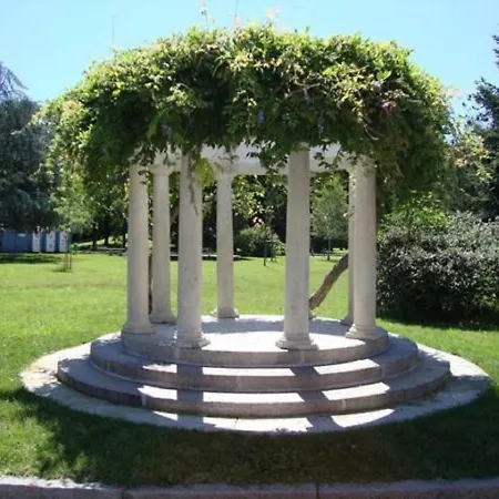 Luna Apartament *