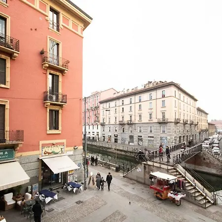 Alzaia 54 Navigli * Milánó