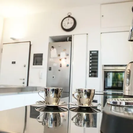 Apartament With Amazing Terrace Near Central Station Mediolan