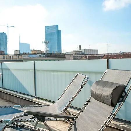 With Amazing Terrace Near Central Station Apartament