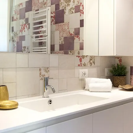 Apartment Divina With Terrace - Navigli District - Free Wifi