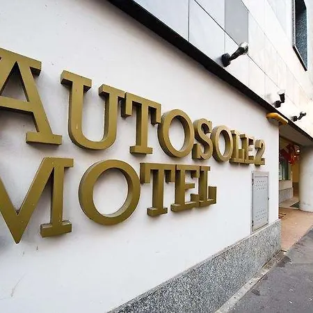 Sechi With Parking 3* Milán