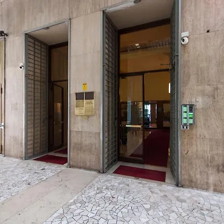 Luxury Designer Space In Shopping District Milão
