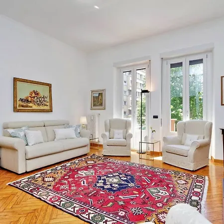 Joivy Fabulous 1-bedroom Flat With Terrace Next To Park شقة ميلان