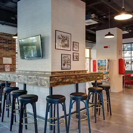 Meininger Lambrate Albergue *