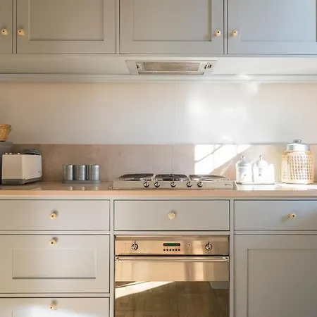 Charming Apartment, A Unique Home, 2 Bedrooms *