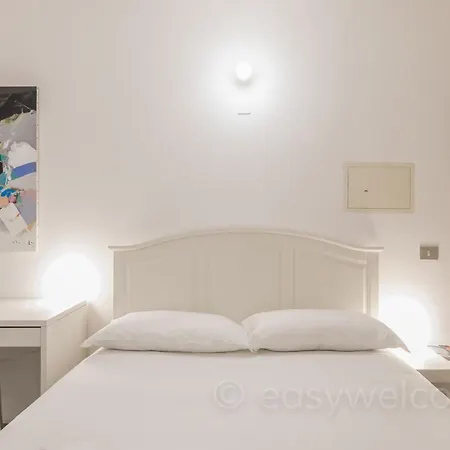 Easy Welcome Just Colonne Di San Lorenzo Apartamento