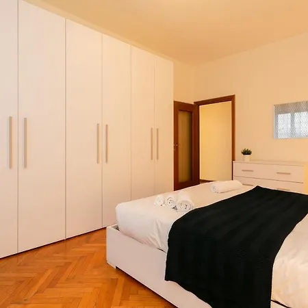 Close To Corso Vercelli Appartement Milaan