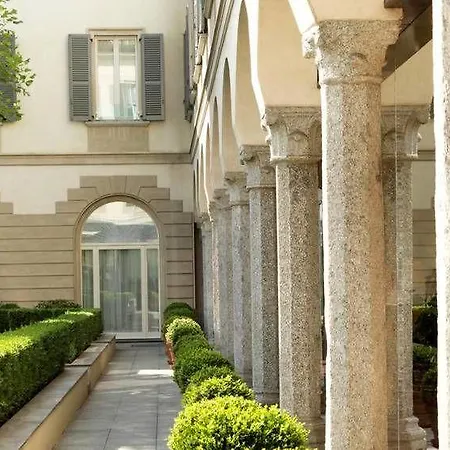 Four Seasons Hotel 5*