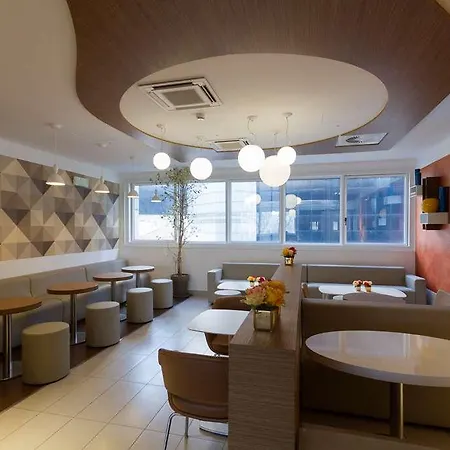 Cenisio Garibaldi מלון