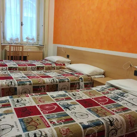 Adam's House Hostel *