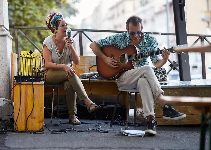 Vandrarhem Madama & Bistrot *