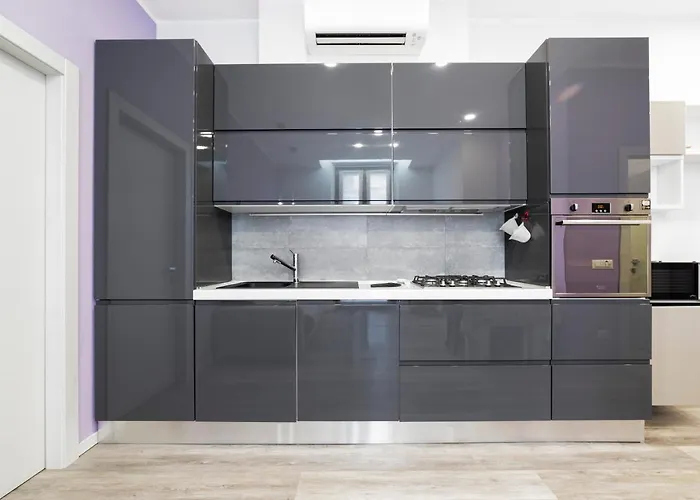 Guesthost - Lovely Near Piazza Firenze! * Milaan