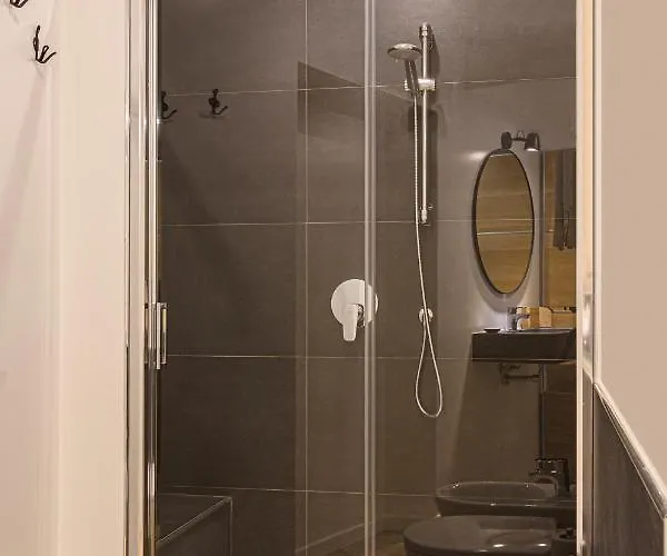 Guesthost - Comfy In Isola Milan