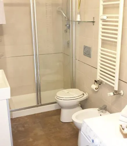 Con Due Da Letto Max 8 Persone Maciacchini Wi Fi Gratuito Moderno Bella Vista Nuova Gestione Apartmán Milán