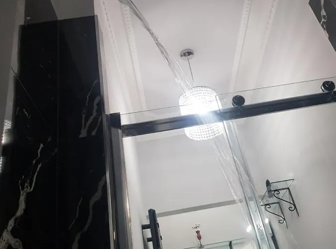 بيت للعطل Black & White