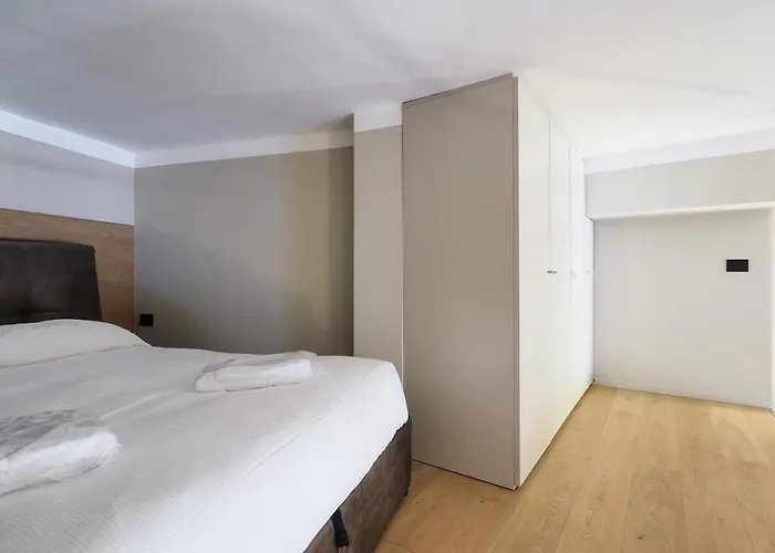 Premium Two-level Caiazzo Stazione Apartment