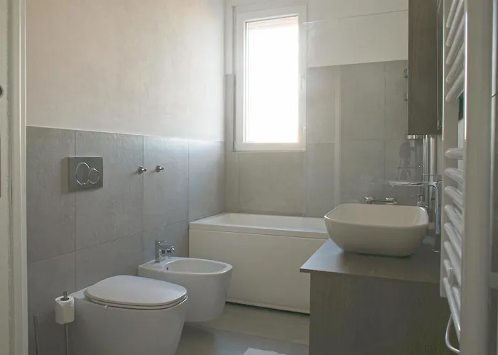 Bnbutler - Govone - Ampio E Luminoso Con Terrazza * Milán