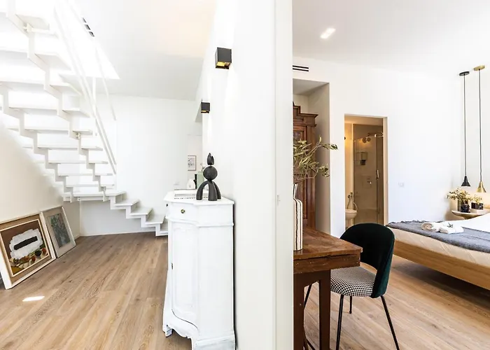 *villa Olivo*with Private Terrace & Jacuzzi + 3bedrooms * Μιλάνο