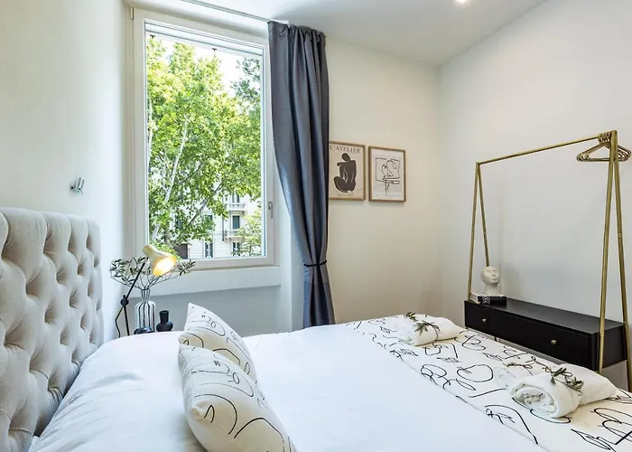 *villa Olivo*with Private Terrace & Jacuzzi + 3bedrooms * Μιλάνο