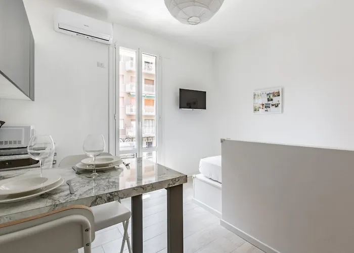 Apartment Guesthost - Bright 600mt From Viale Zara! Milan