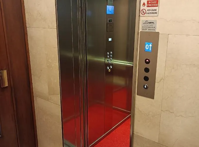 Elegant Apartment For 4 - Metro 5 Min - Duomo 10 Min - Milano *