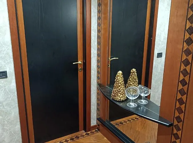 Elegant Apartment For 4 - Metro 5 Min - Duomo 10 Min - Milano *
