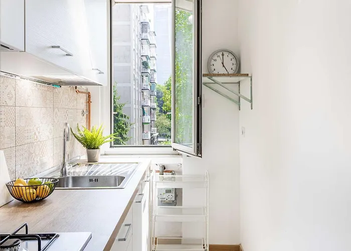 Joivy Adorable Flat With Balcony * Милан