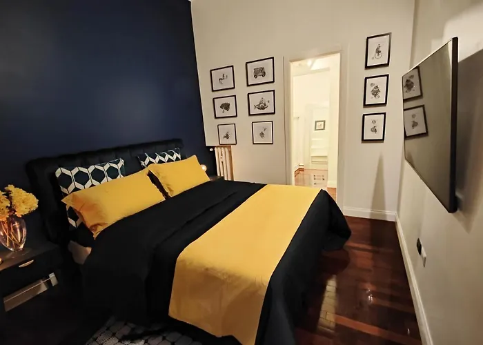 Designed Pop 2 Bedrooms, 2 Baths In Center - Wifi, Ac, Steps From Subway M1 And M2, Station And Airport Connected דירה