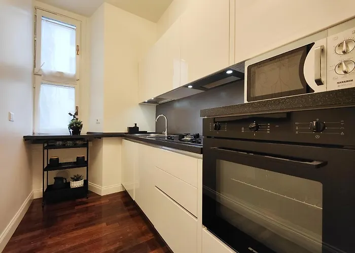 דירה Designed Pop 2 Bedrooms, 2 Baths In Center - Wifi, Ac, Steps From Subway M1 And M2, Station And Airport Connected *