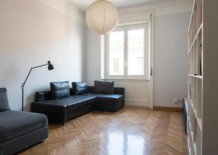 Youhosty - Spartaco 28 Milán