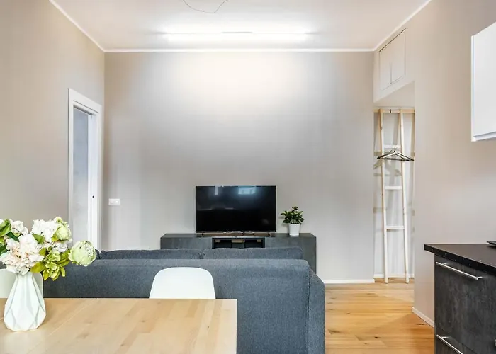 Joivy Charming Flat With Desk