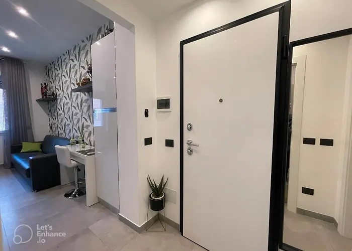 R39 Modern With Private Parking