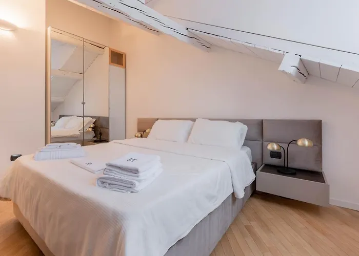 Brera Flat Near Duomo *
