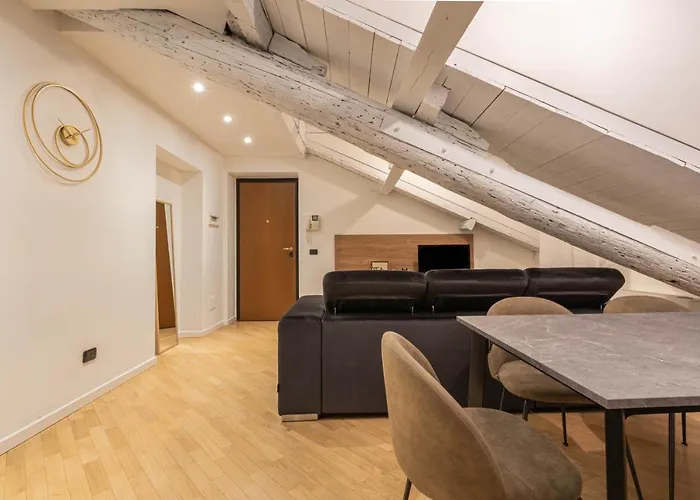 Brera Flat Near Duomo *