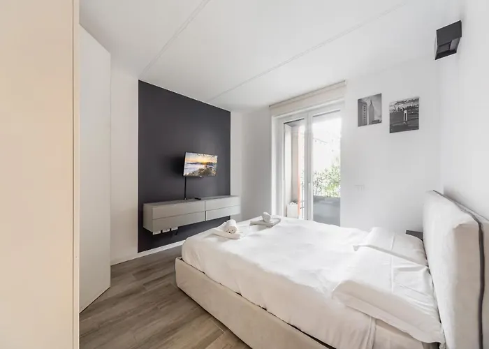 Guesthost - Comfy With Private Parking & Balcony דירה *