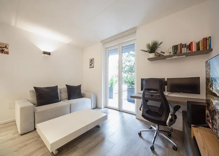 Guesthost - Comfy With Private Parking & Balcony מילאנו