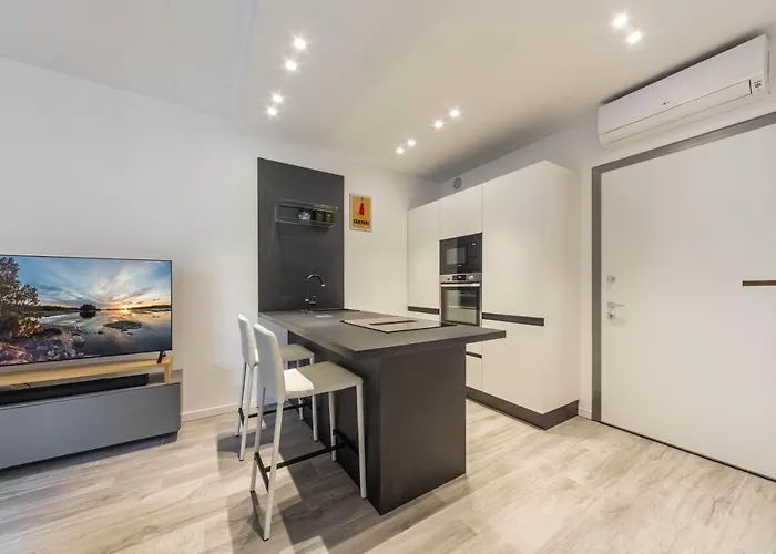 דירה Guesthost - Comfy With Private Parking & Balcony