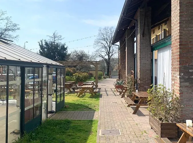 Cascina Bellaria Hostel *