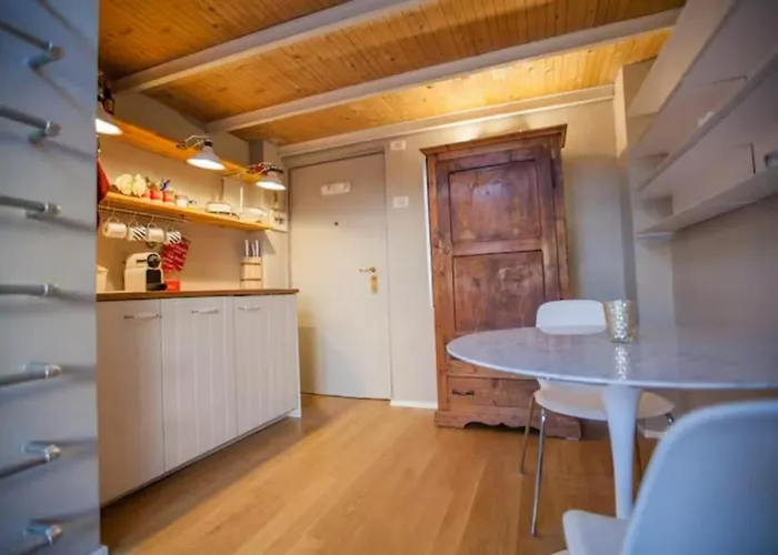 Guesthost - Cosy Milano- Corso