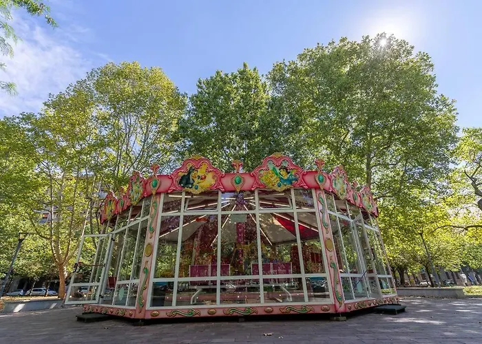 Sunny & Updated Flat With Panoramic View 50m From M4 Stop