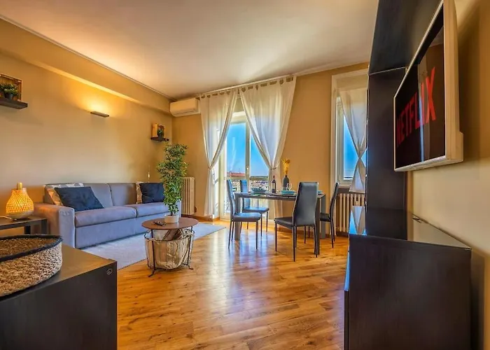 Sunny & Updated Flat With Panoramic View 50m From M4 Stop Milán