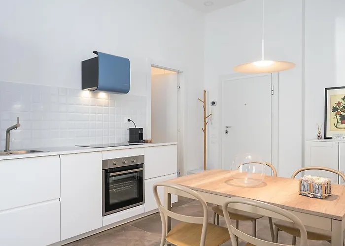 Modern In Navigli-near Darsena & Bocconi דירה *
