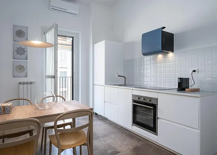 Modern In Navigli-near Darsena & Bocconi דירה *