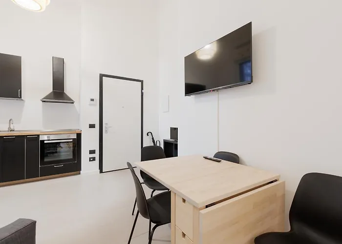 Guesthost - Cozy Corner With Balcony And Private Garage! شقة ميلان