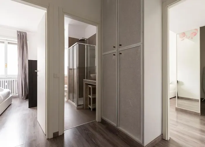 Easytopstay - Large Close To Metro Апартаменты *