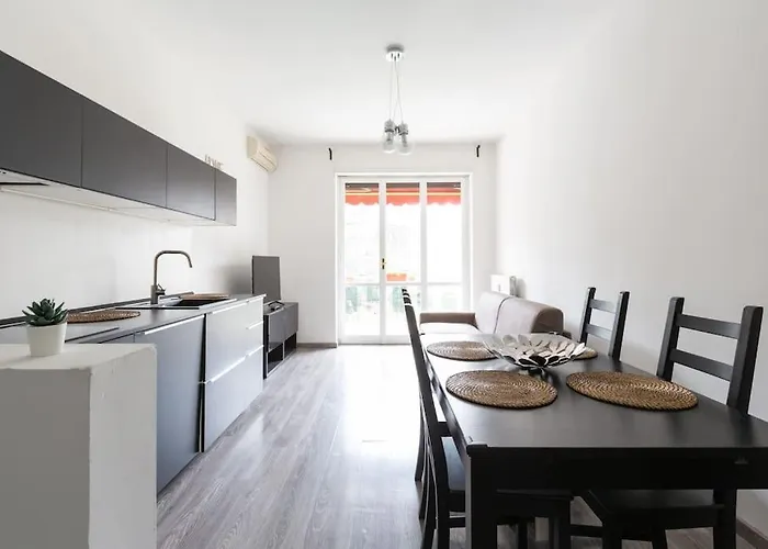 Апартаменты Easytopstay - Large Close To Metro Милан